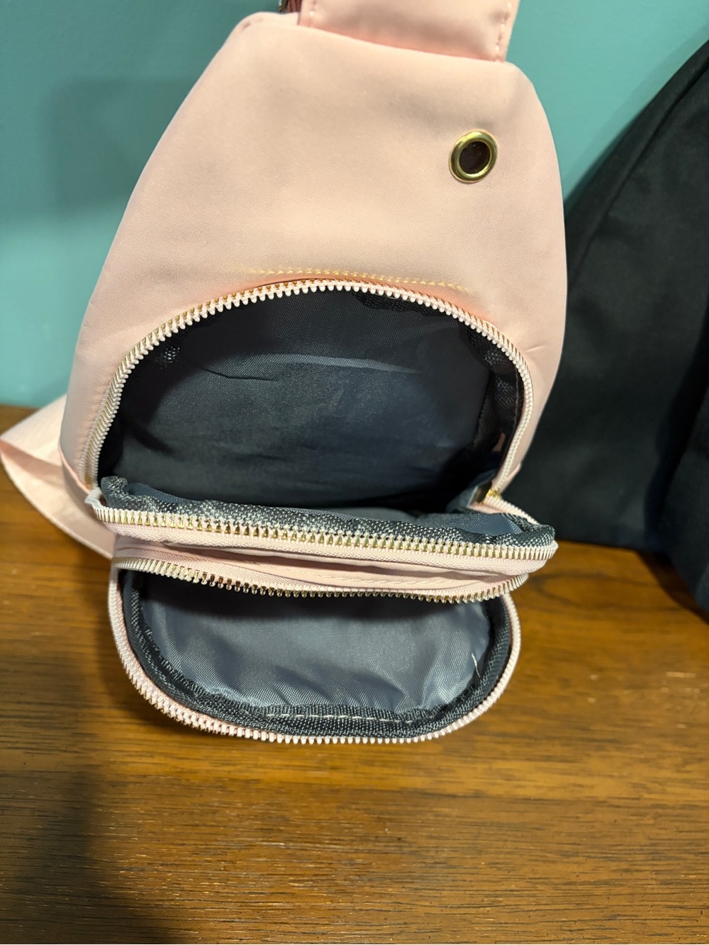🔥🆕🔥 [LOT OF 2] Crossbody Sling Bags - Pink & Black - Picture 3 of 6
